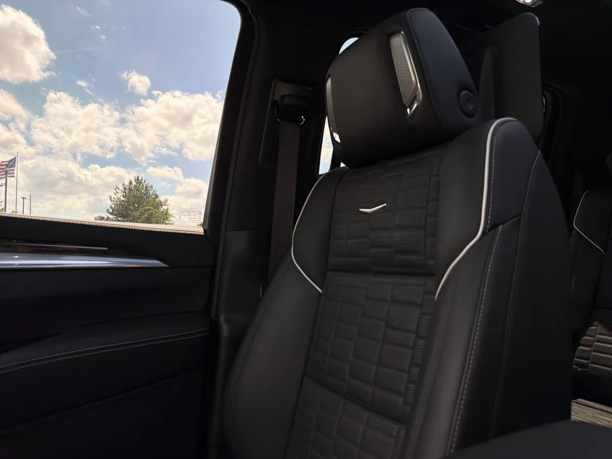 2025 CADILLAC Escalade ESV 4WD Sport Platinum thumbnail 25