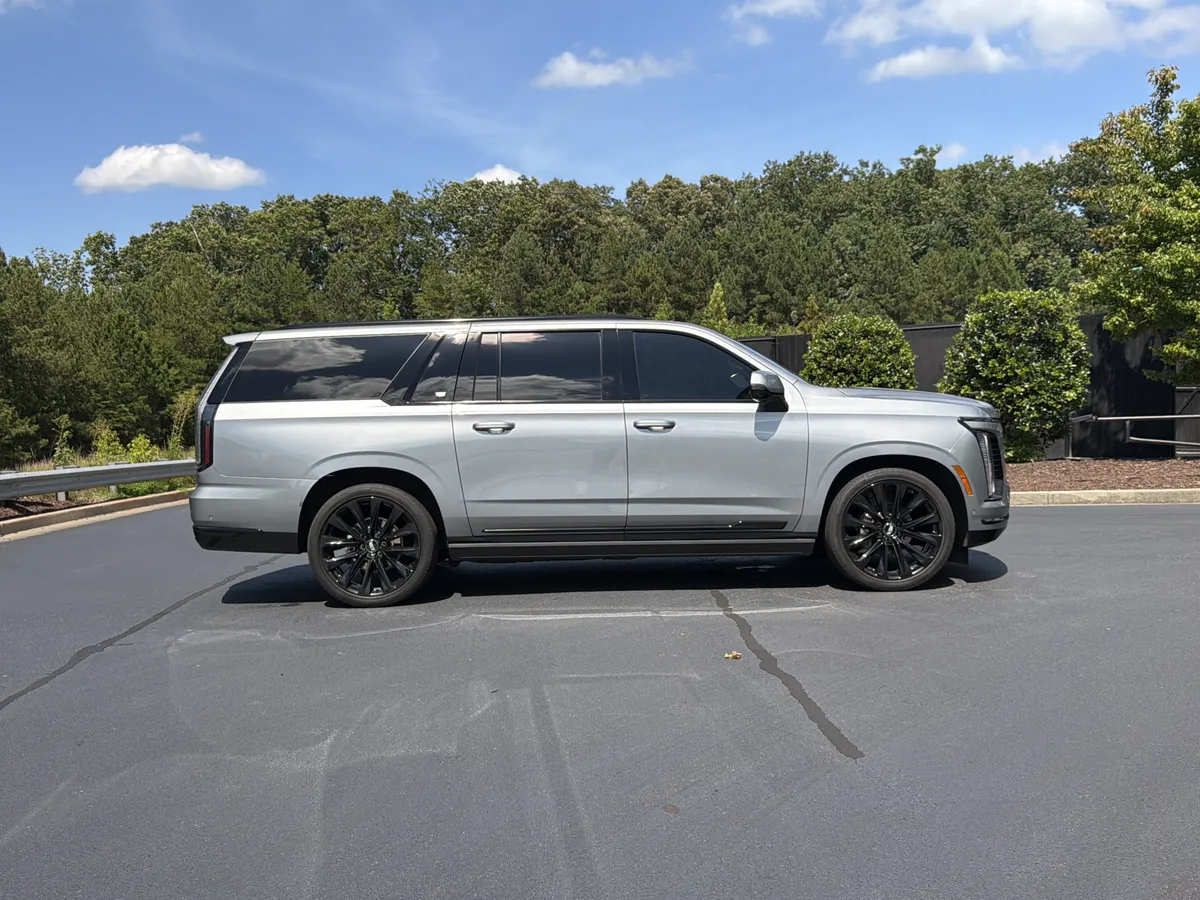 2025 CADILLAC Escalade ESV 4WD Sport Platinum thumbnail 4