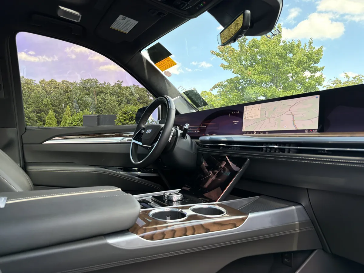 2025 CADILLAC Escalade ESV 4WD Sport Platinum thumbnail 5