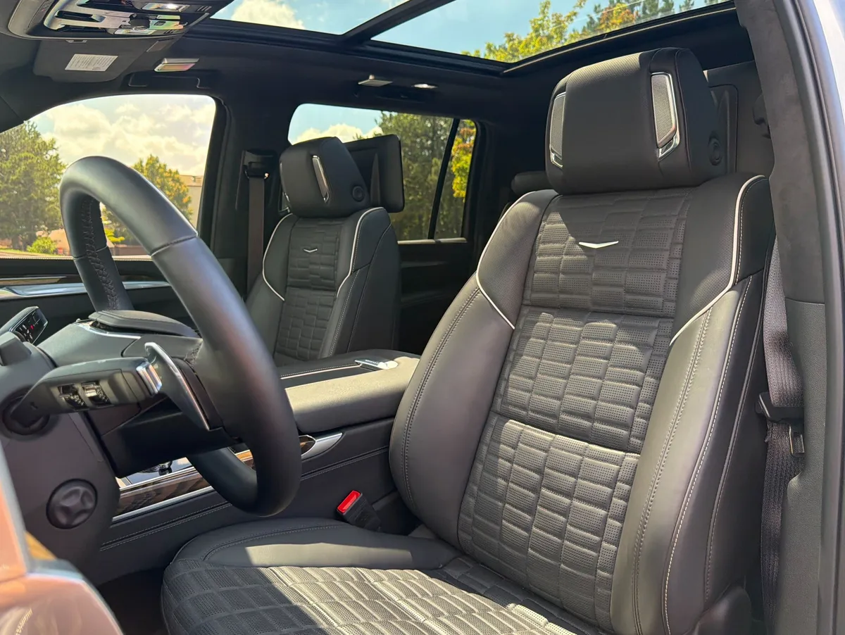 2025 CADILLAC Escalade ESV 4WD Sport Platinum thumbnail 6