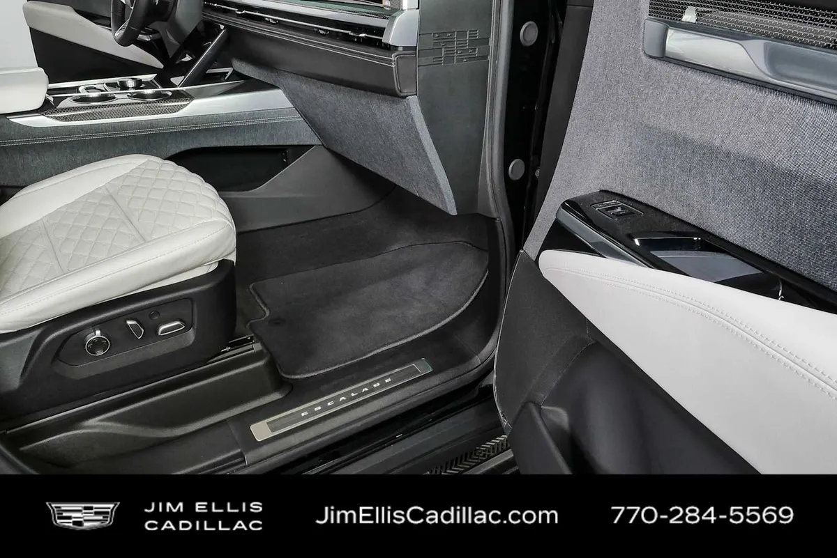 2025 Cadillac Escalade ESV Escalade-V ESV thumbnail 27