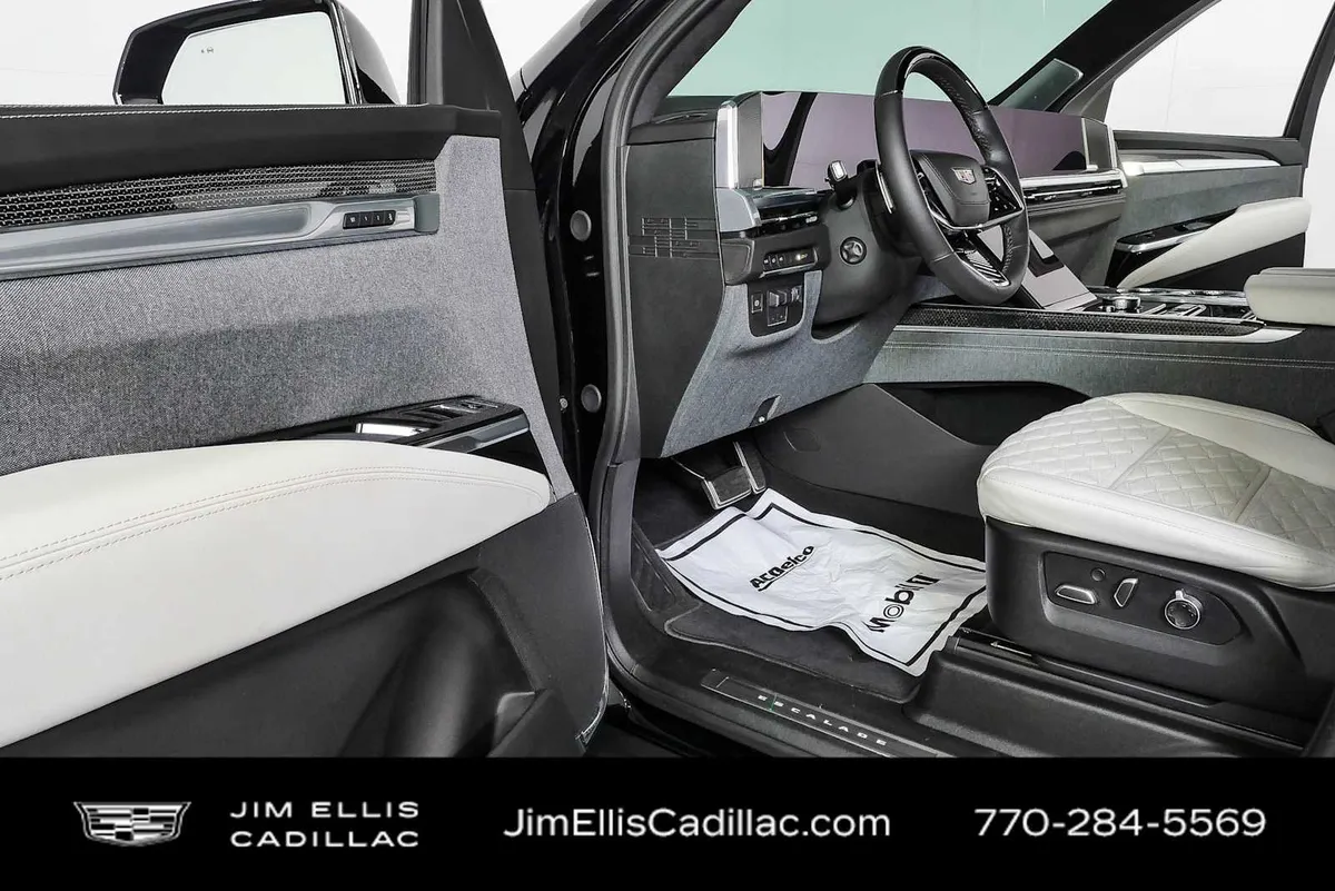 2025 Cadillac Escalade ESV Escalade-V ESV thumbnail 8