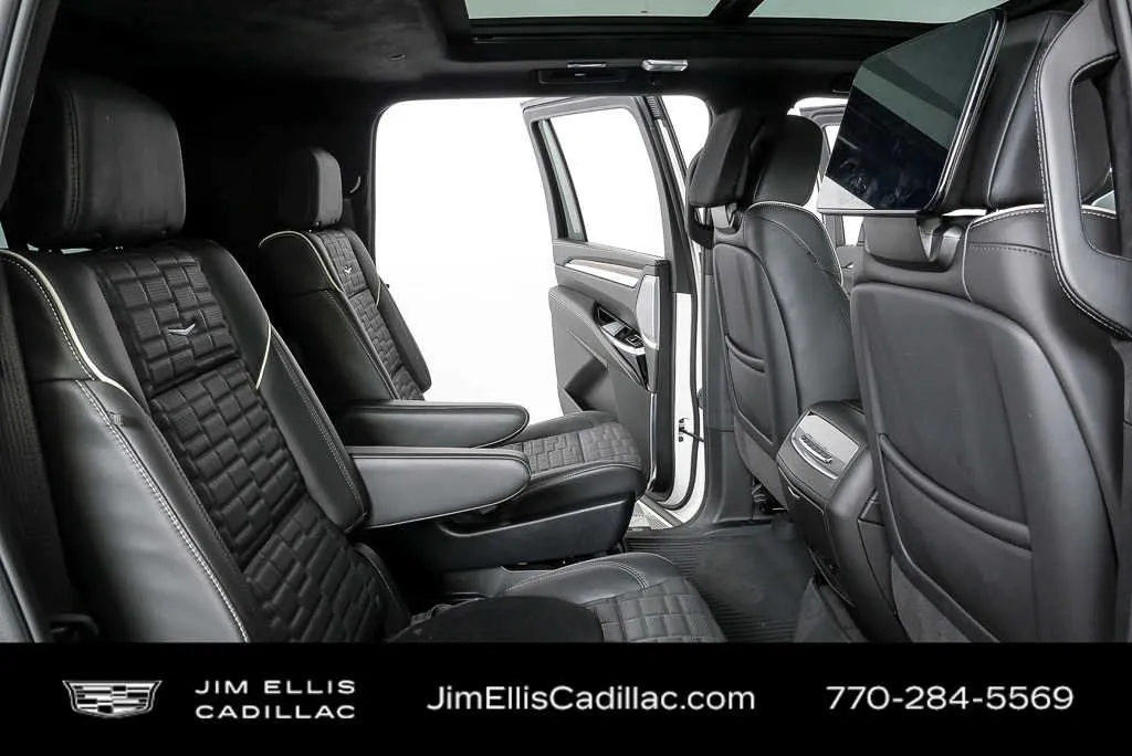2025 Cadillac Escalade ESV Sport Platinum thumbnail 25