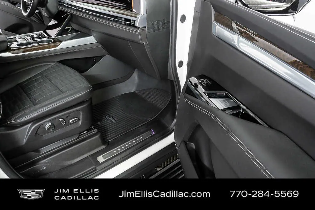 2025 Cadillac Escalade ESV Sport Platinum thumbnail 28
