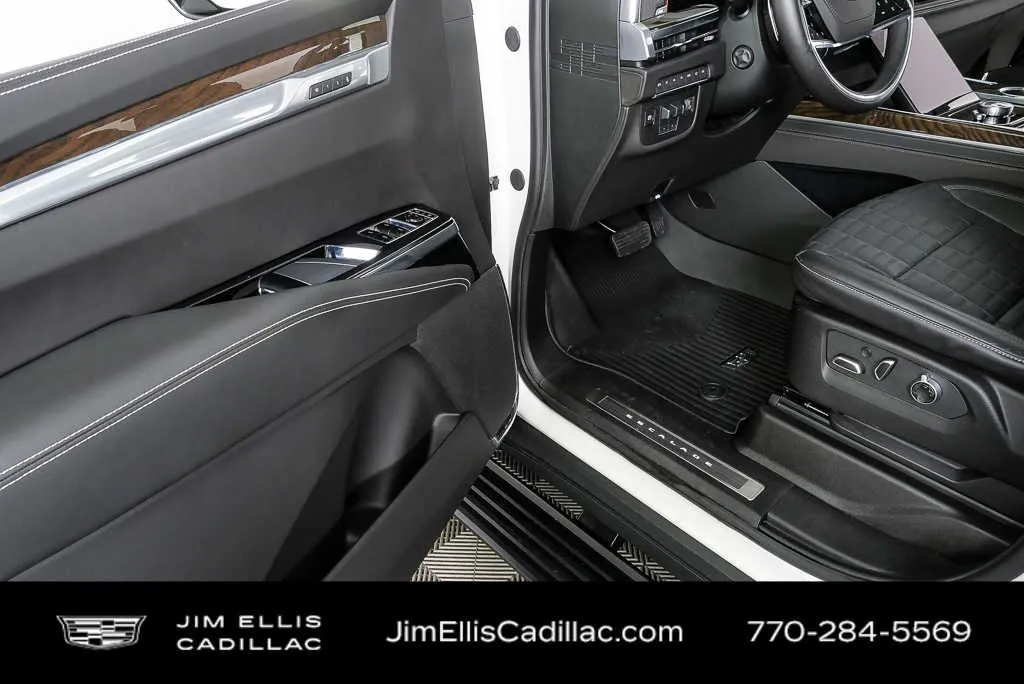 2025 Cadillac Escalade ESV Sport Platinum thumbnail 8
