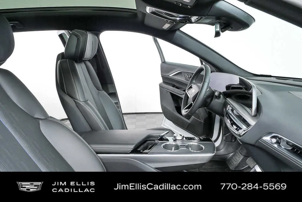 2025 Cadillac LYRIQ Luxury 1 thumbnail 22