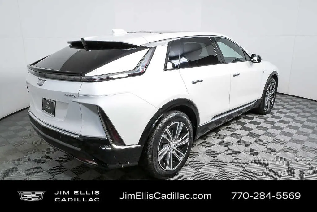 2025 Cadillac LYRIQ Luxury 1 thumbnail 3