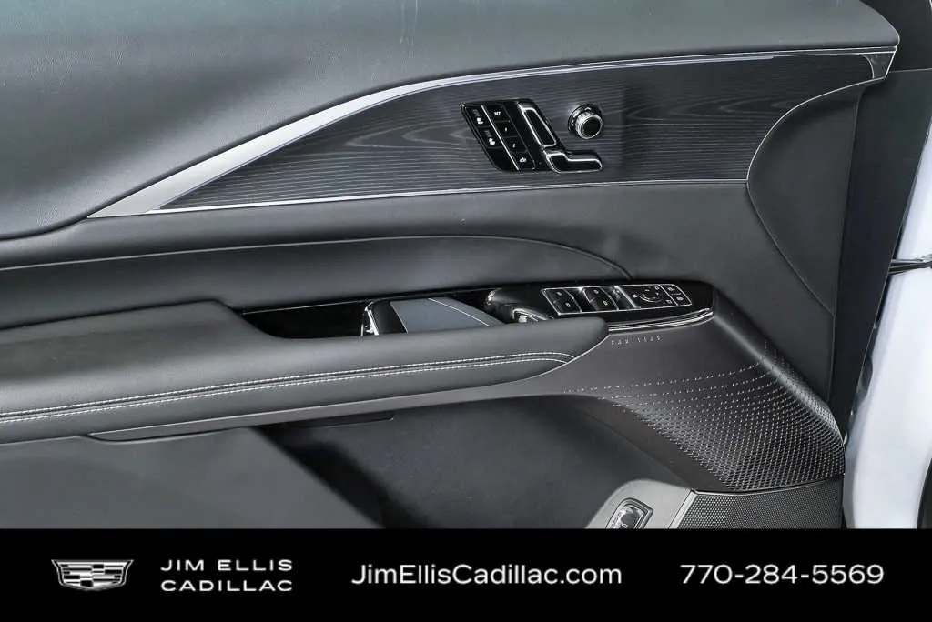 2025 Cadillac LYRIQ Luxury 1 thumbnail 6