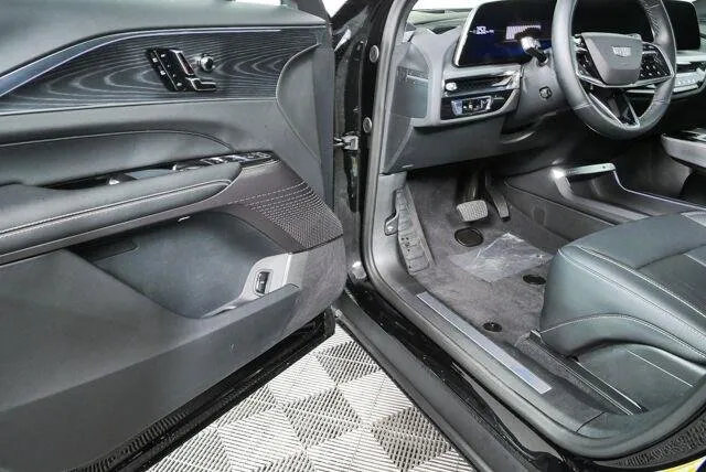 2025 Cadillac LYRIQ Sport 1 thumbnail 17