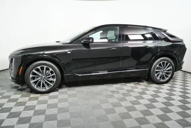 2025 Cadillac LYRIQ Sport 1 thumbnail 2