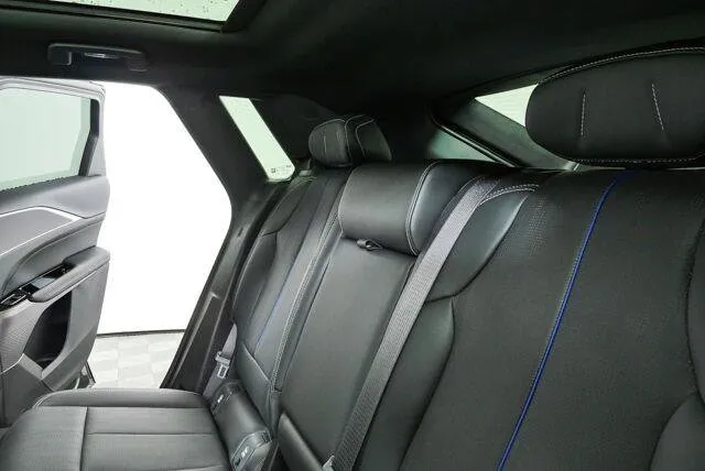 2025 Cadillac LYRIQ Sport 1 thumbnail 31