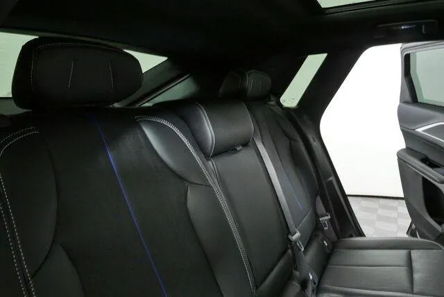 2025 Cadillac LYRIQ Sport 1 thumbnail 32