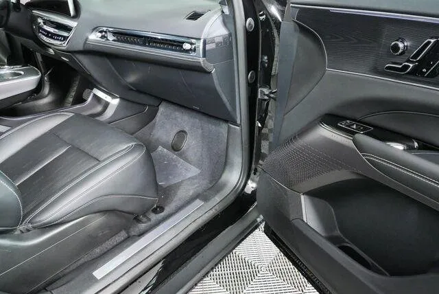 2025 Cadillac LYRIQ Sport 1 thumbnail 35
