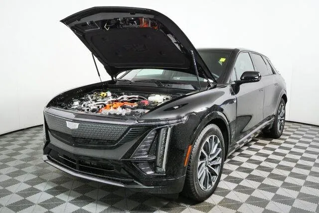 2025 Cadillac LYRIQ Sport 1 thumbnail 4