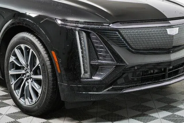 2025 Cadillac LYRIQ Sport 1 thumbnail 8