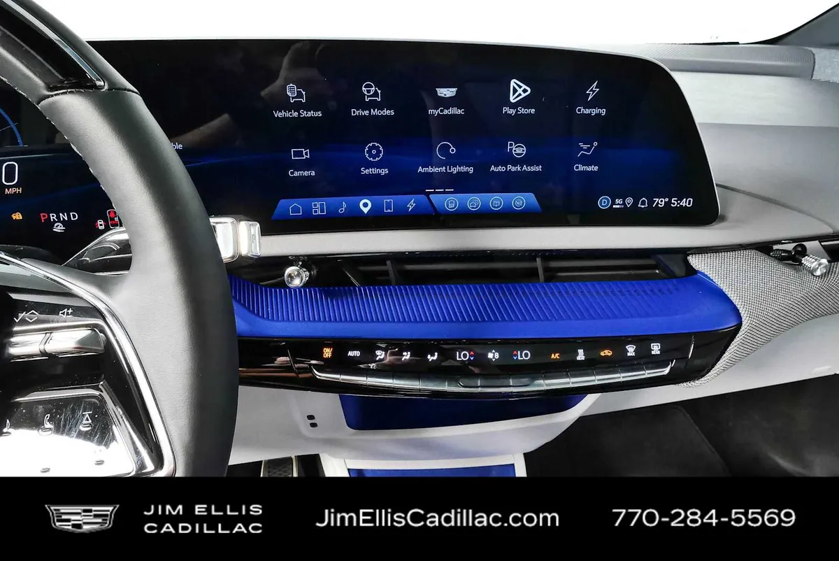 2025 Cadillac OPTIQ Luxury 1 thumbnail 13