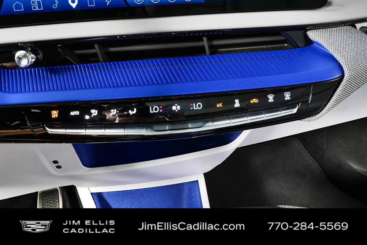 2025 Cadillac OPTIQ Luxury 1 thumbnail 16