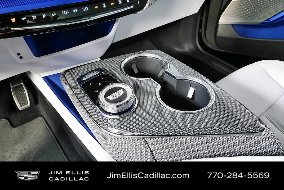 2025 Cadillac OPTIQ Luxury 1 thumbnail 17