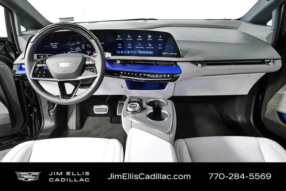 2025 Cadillac OPTIQ Luxury 1 thumbnail 18