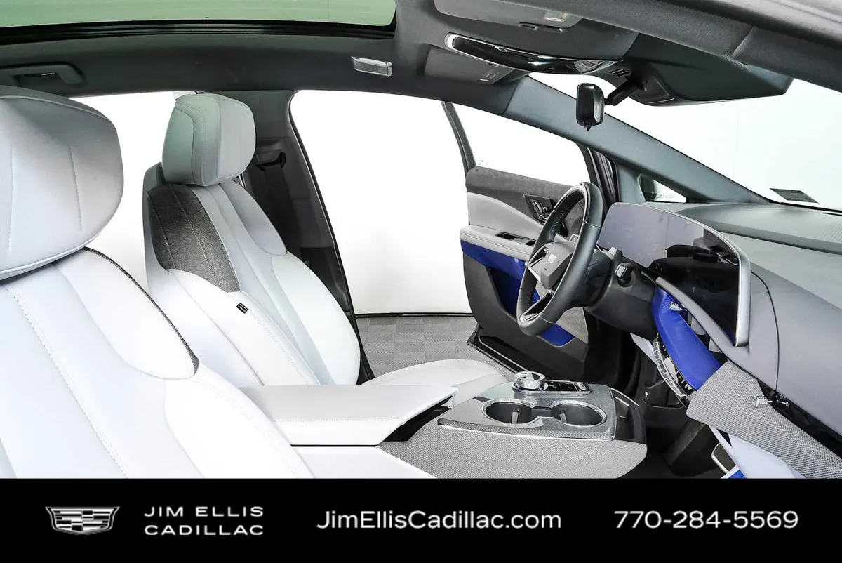 2025 Cadillac OPTIQ Luxury 1 thumbnail 23
