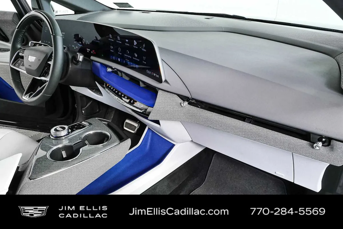 2025 Cadillac OPTIQ Luxury 1 thumbnail 24