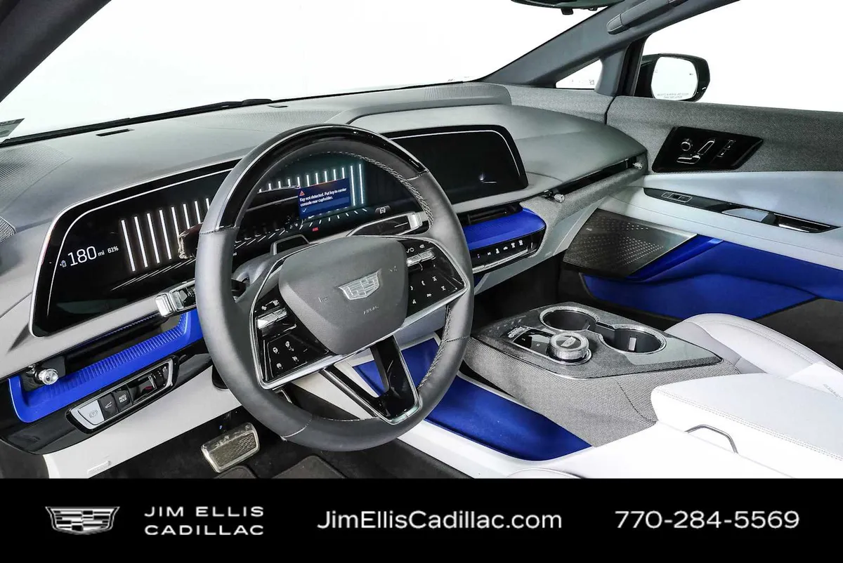 2025 Cadillac OPTIQ Luxury 1 thumbnail 4