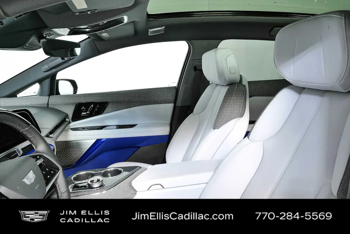 2025 Cadillac OPTIQ Luxury 1 thumbnail 5
