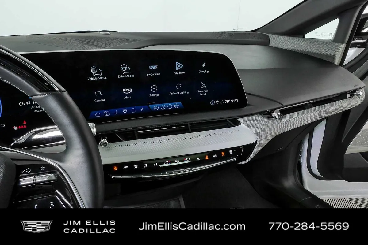 2025 Cadillac OPTIQ Luxury 1 thumbnail 13