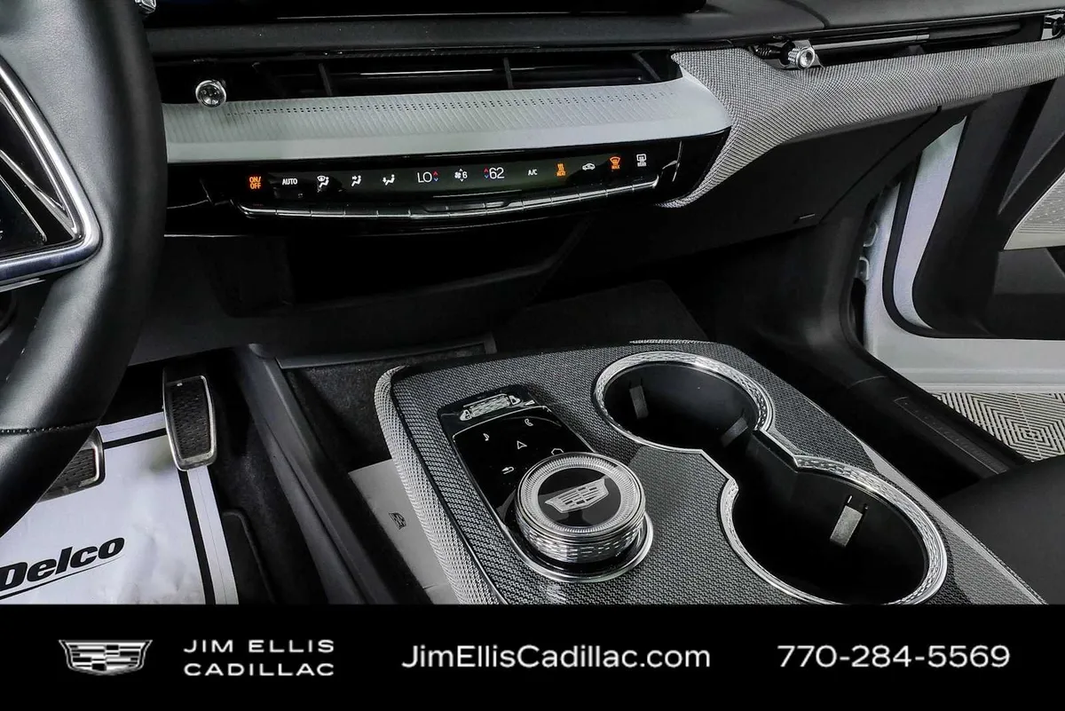 2025 Cadillac OPTIQ Luxury 1 thumbnail 17