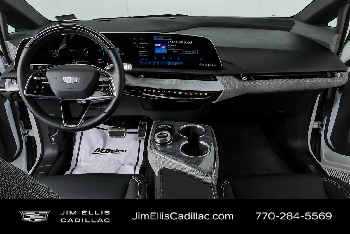 2025 Cadillac OPTIQ Luxury 1 thumbnail 18