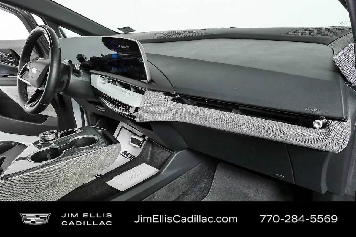2025 Cadillac OPTIQ Luxury 1 thumbnail 23