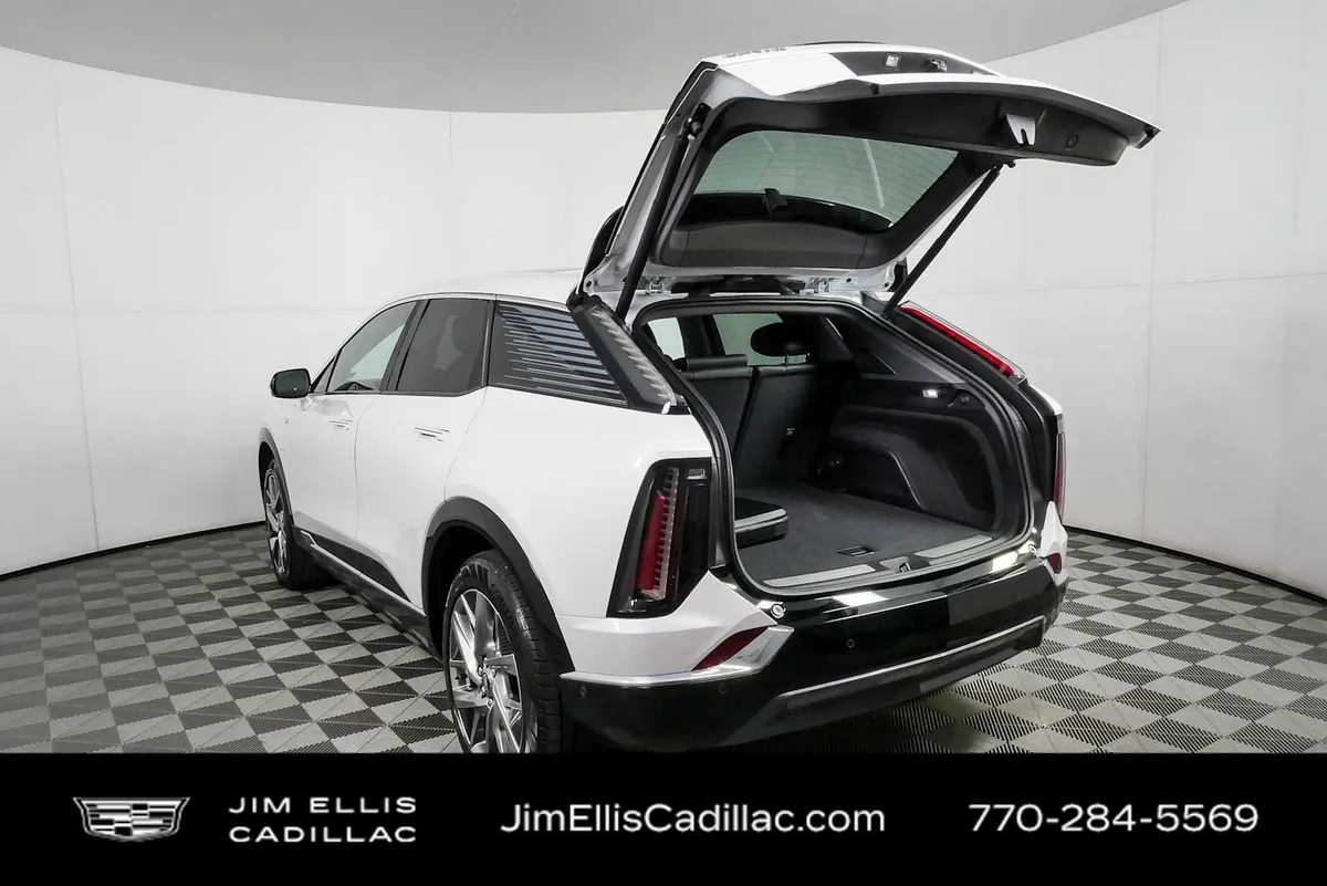 2025 Cadillac OPTIQ Luxury 1 thumbnail 32