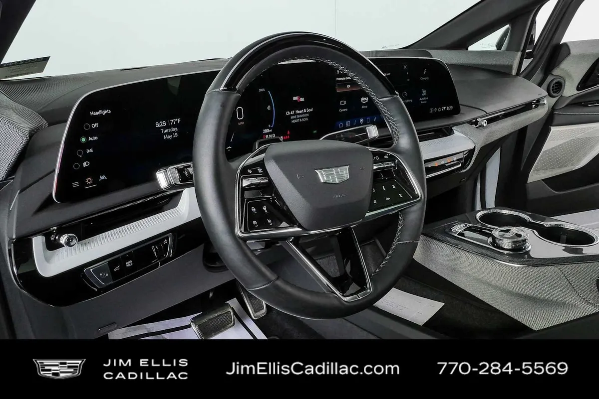 2025 Cadillac OPTIQ Luxury 1 thumbnail 4