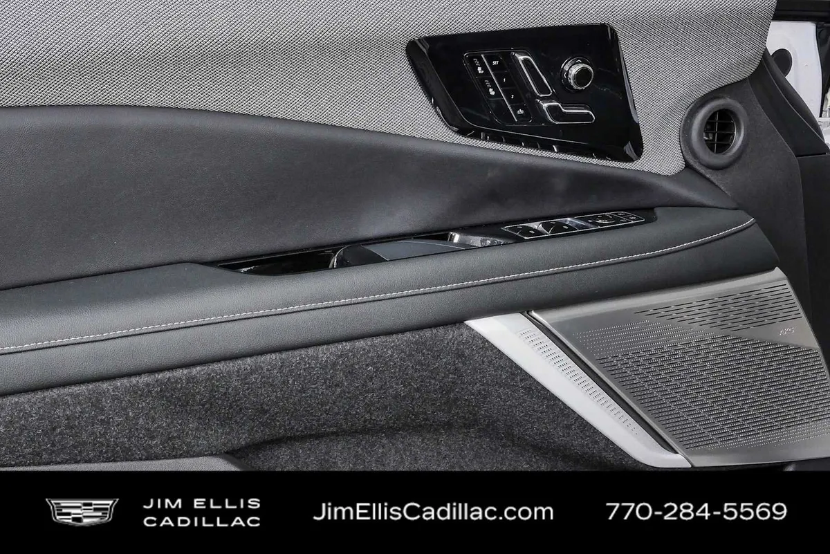 2025 Cadillac OPTIQ Luxury 1 thumbnail 6