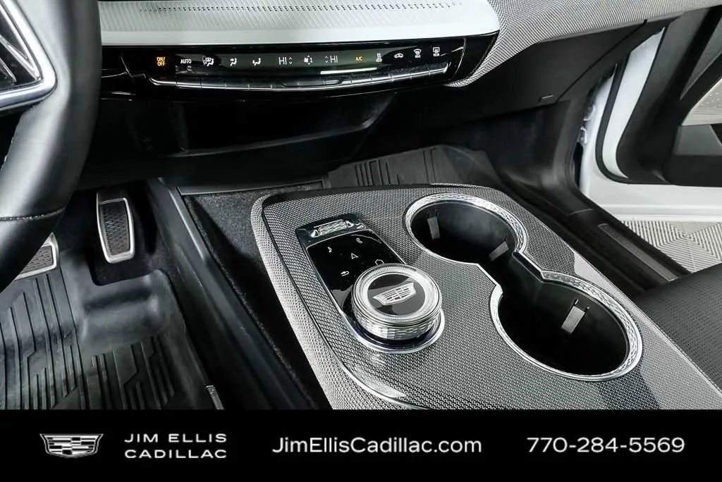 2025 Cadillac OPTIQ Luxury 2 thumbnail 17