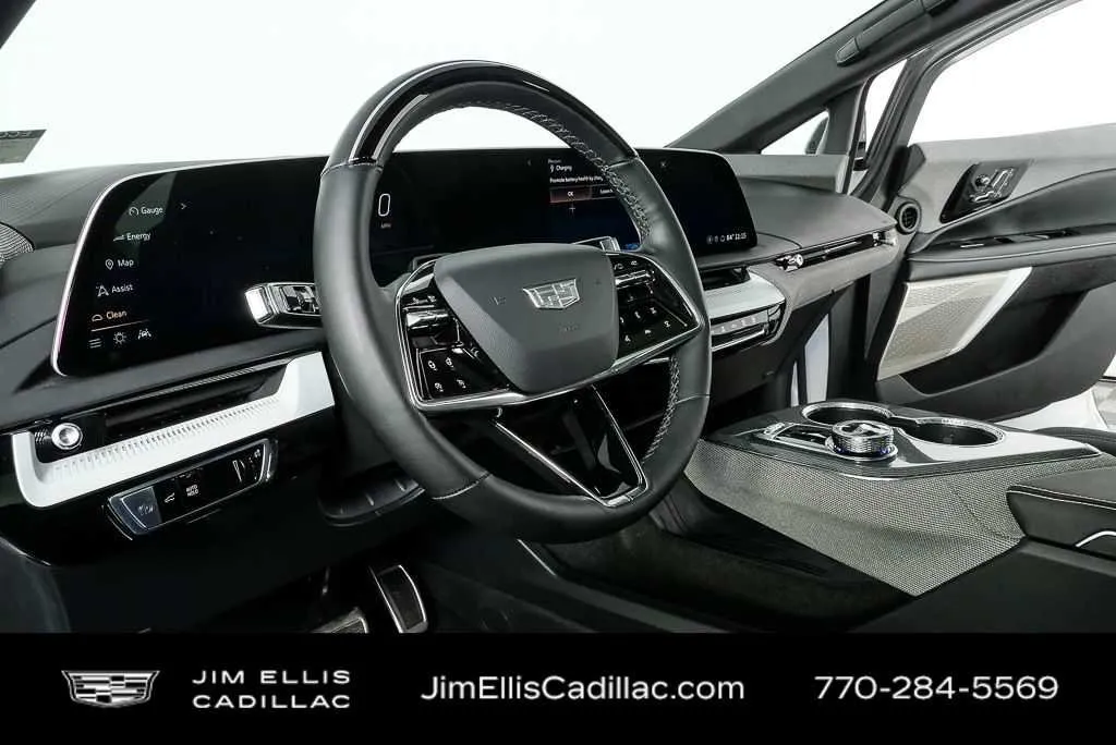 2025 Cadillac OPTIQ Luxury 2 thumbnail 3