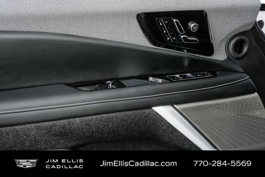 2025 Cadillac OPTIQ Luxury 2 thumbnail 6