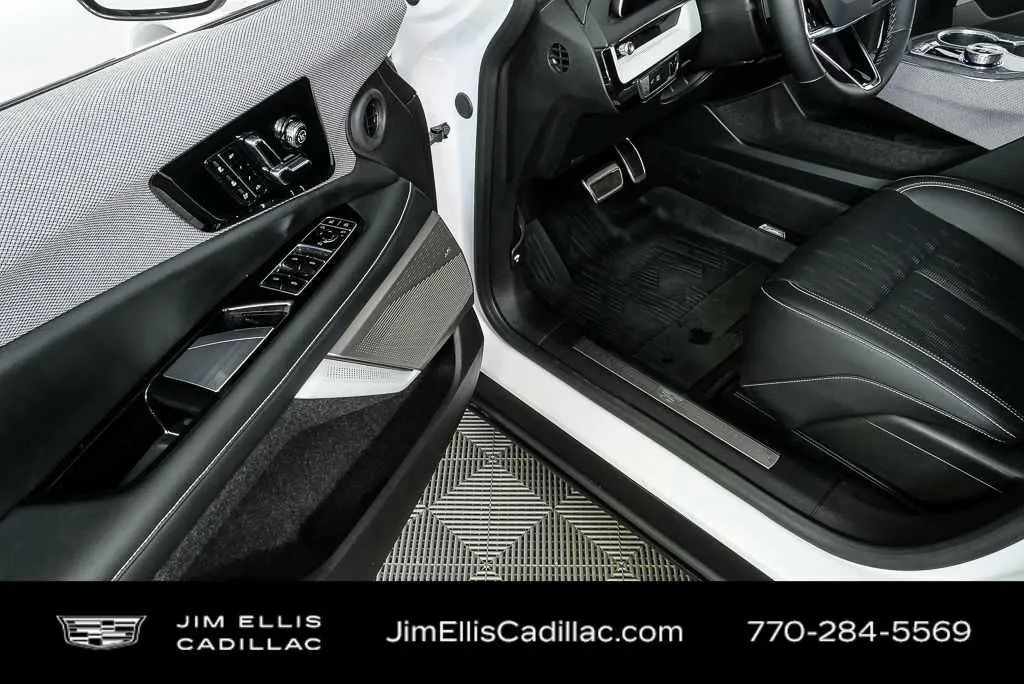 2025 Cadillac OPTIQ Luxury 2 thumbnail 8
