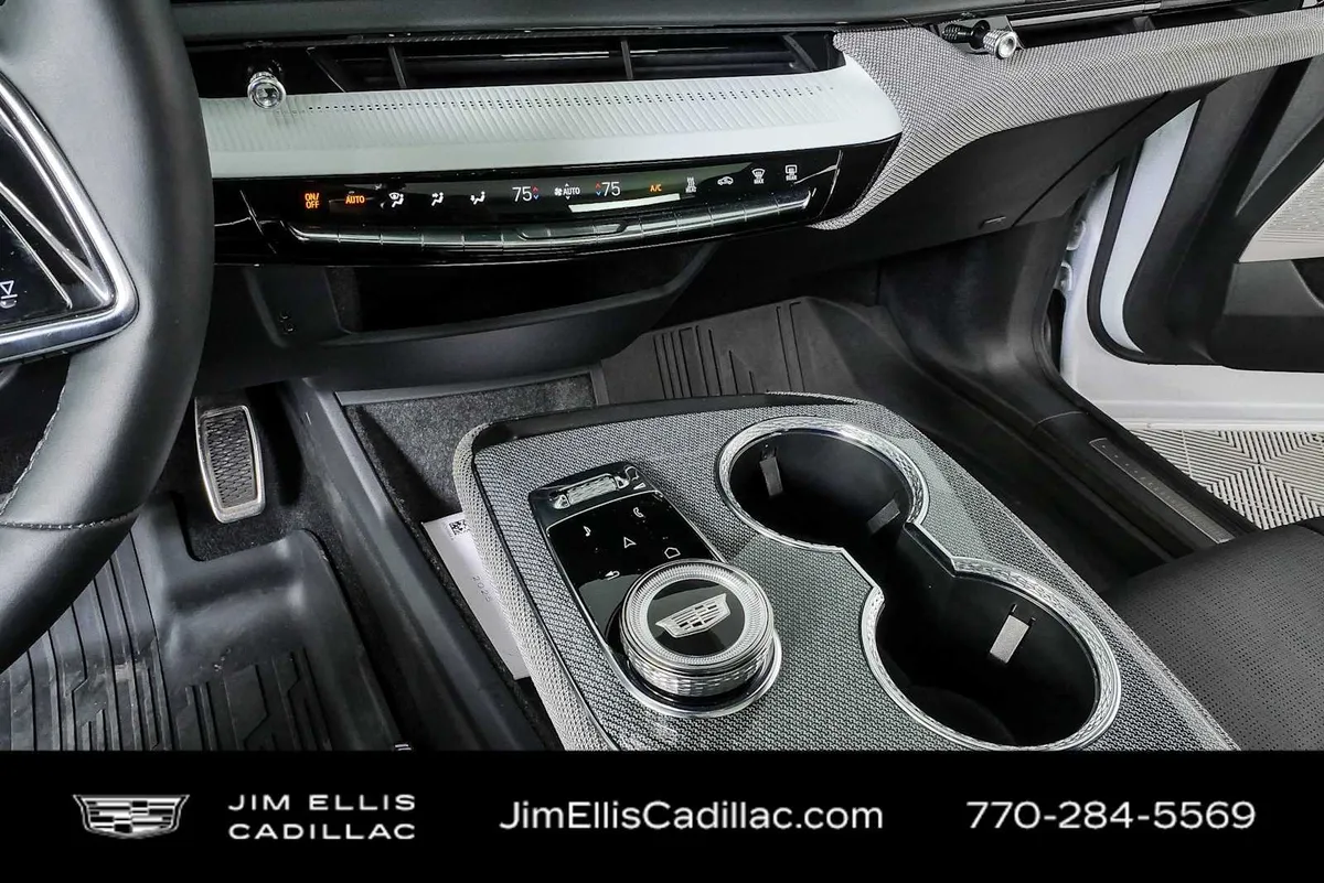 2025 Cadillac OPTIQ Luxury 2 thumbnail 17