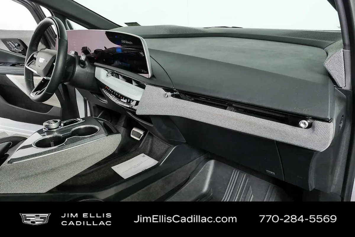 2025 Cadillac OPTIQ Luxury 2 thumbnail 23