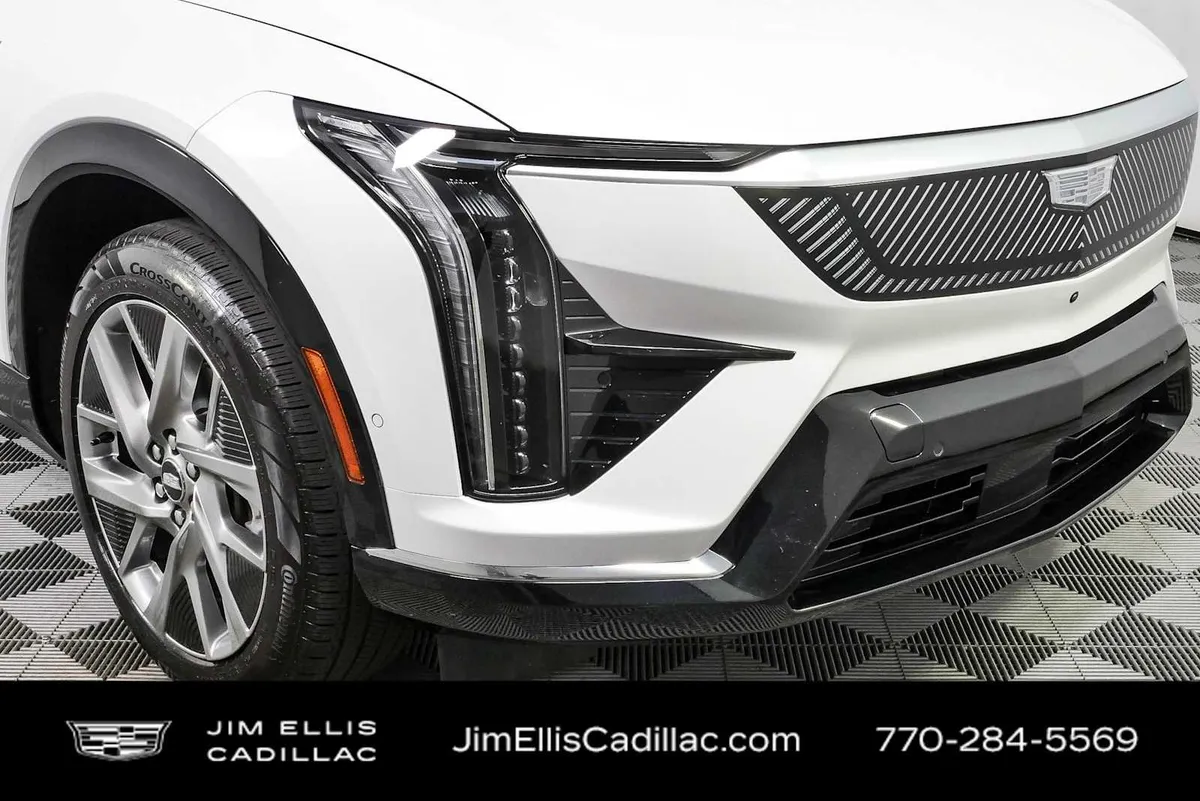 2025 Cadillac OPTIQ Luxury 2 thumbnail 37