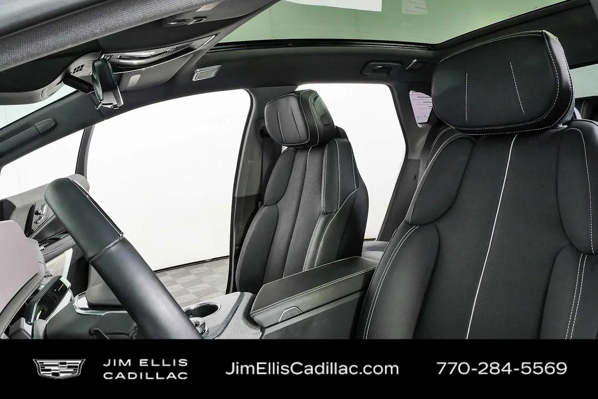 2025 Cadillac OPTIQ Luxury 2 thumbnail 5