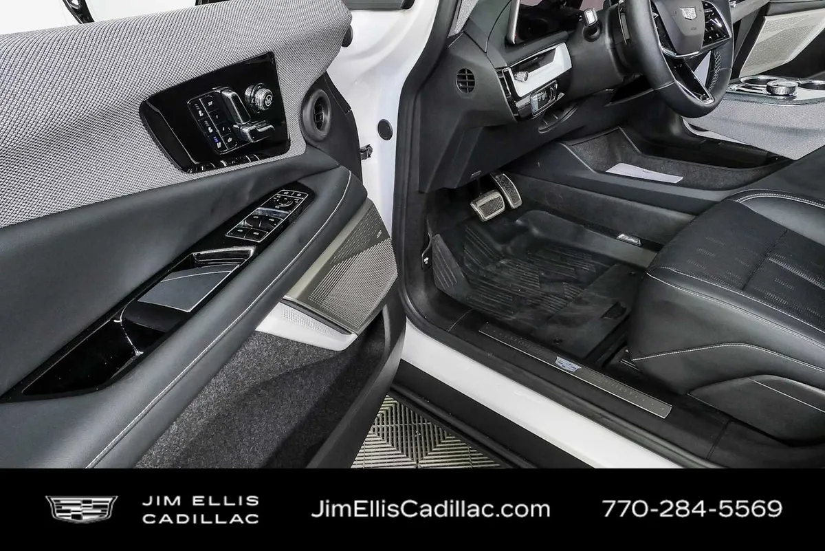 2025 Cadillac OPTIQ Luxury 2 thumbnail 8