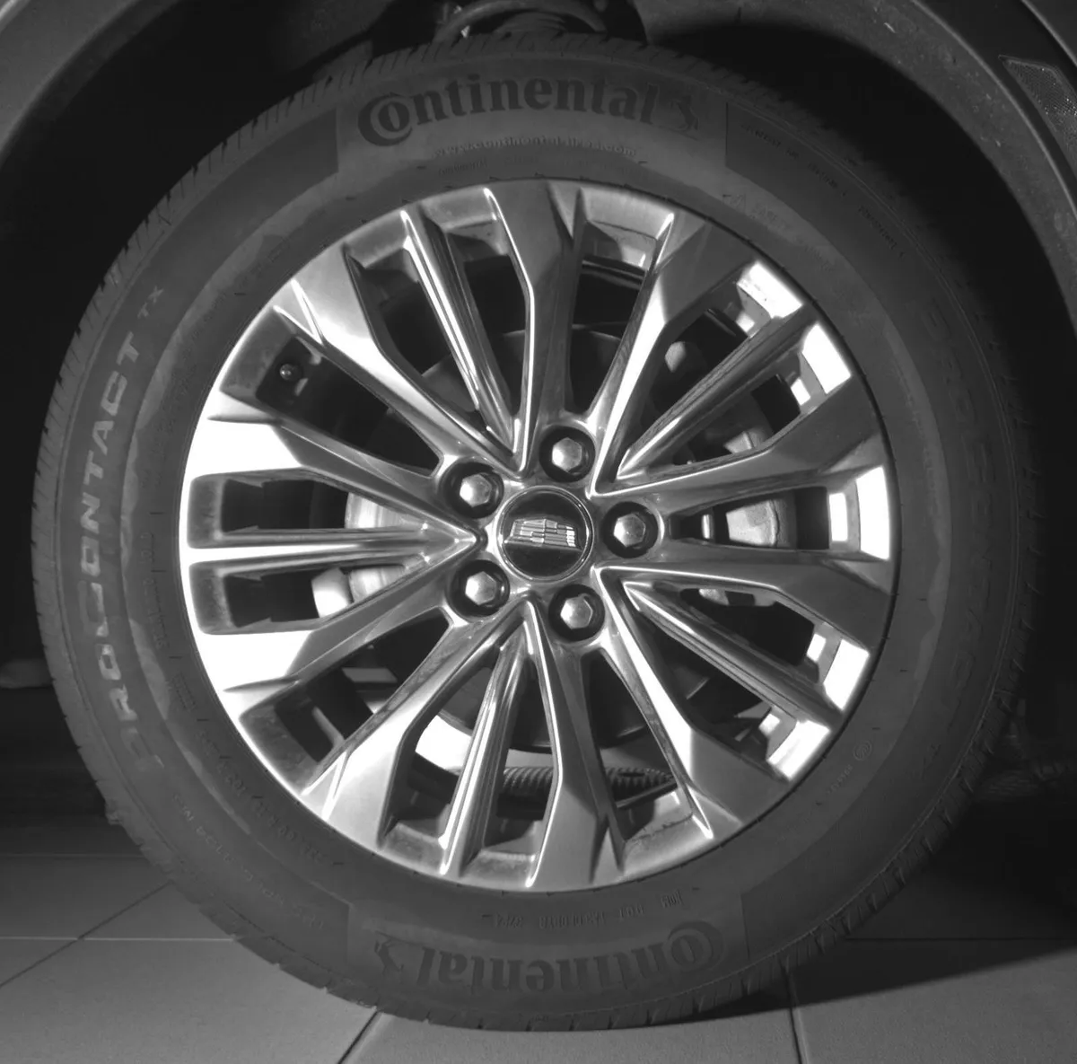 2025 Cadillac XT4 FWD Premium Luxury thumbnail 11