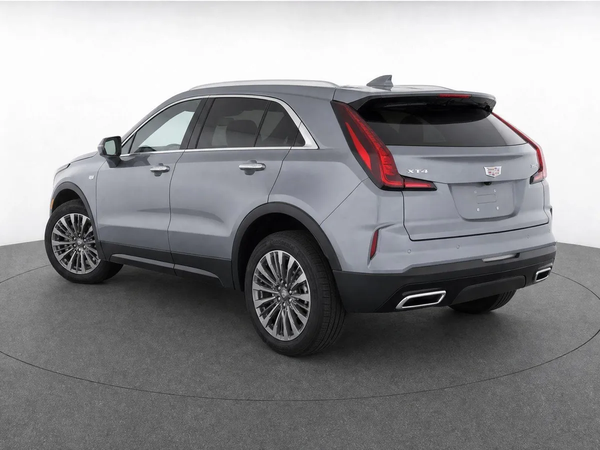 2025 Cadillac XT4 FWD Premium Luxury thumbnail 3