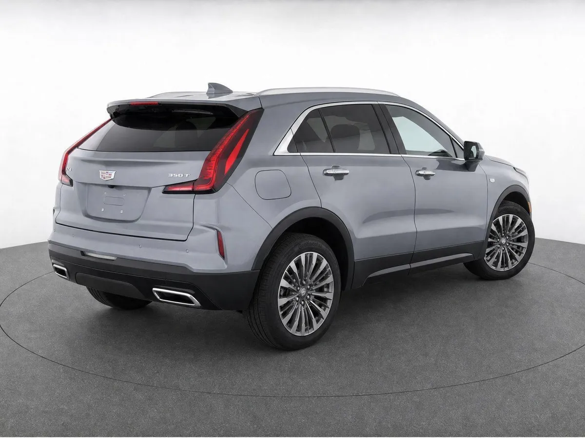 2025 Cadillac XT4 FWD Premium Luxury thumbnail 4