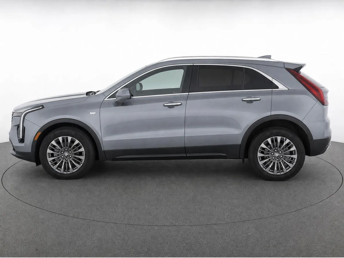 2025 Cadillac XT4 FWD Premium Luxury thumbnail 6