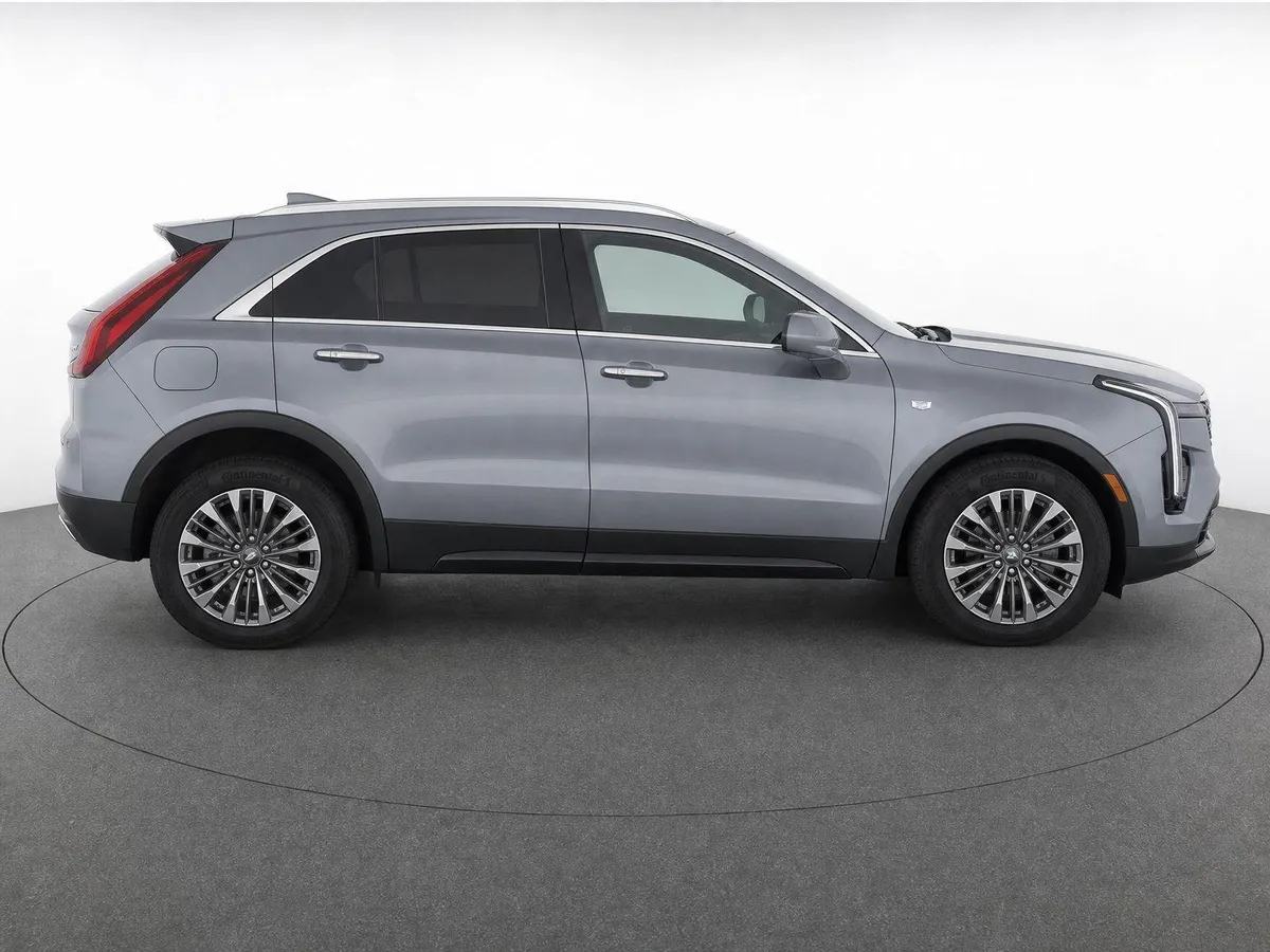 2025 Cadillac XT4 FWD Premium Luxury thumbnail 8