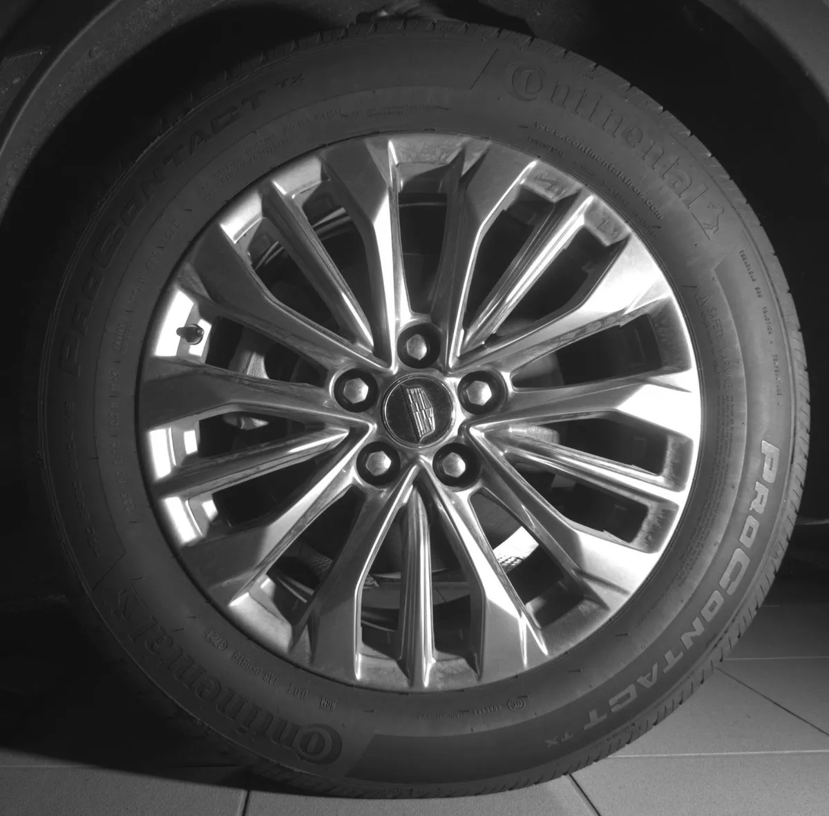 2025 Cadillac XT4 FWD Premium Luxury thumbnail 9