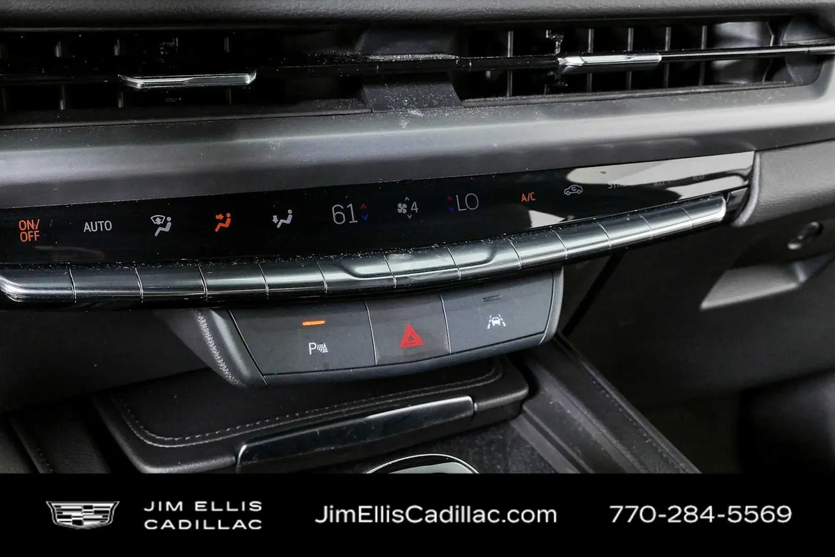 2025 Cadillac XT4 Premium Luxury thumbnail 16